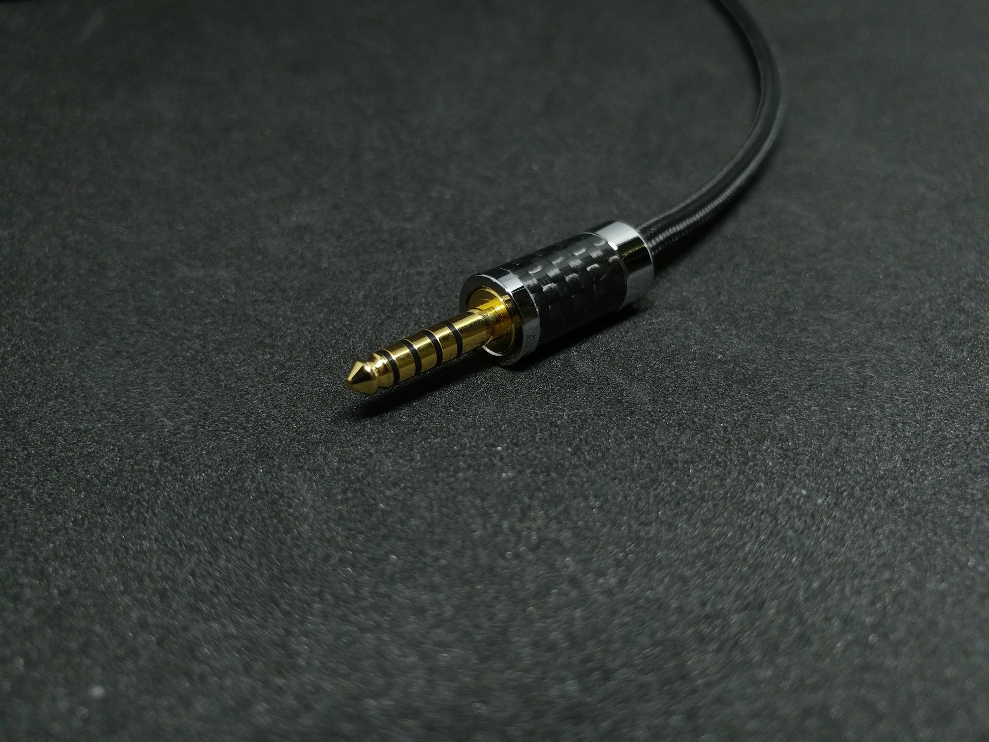 4.4mm TRRRS gold plated connector.
